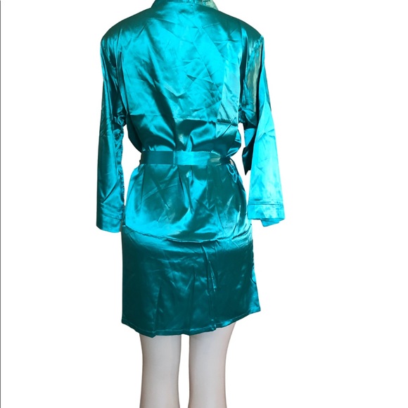 🌻 Satin Robe 🌻 - Picture 2 of 4